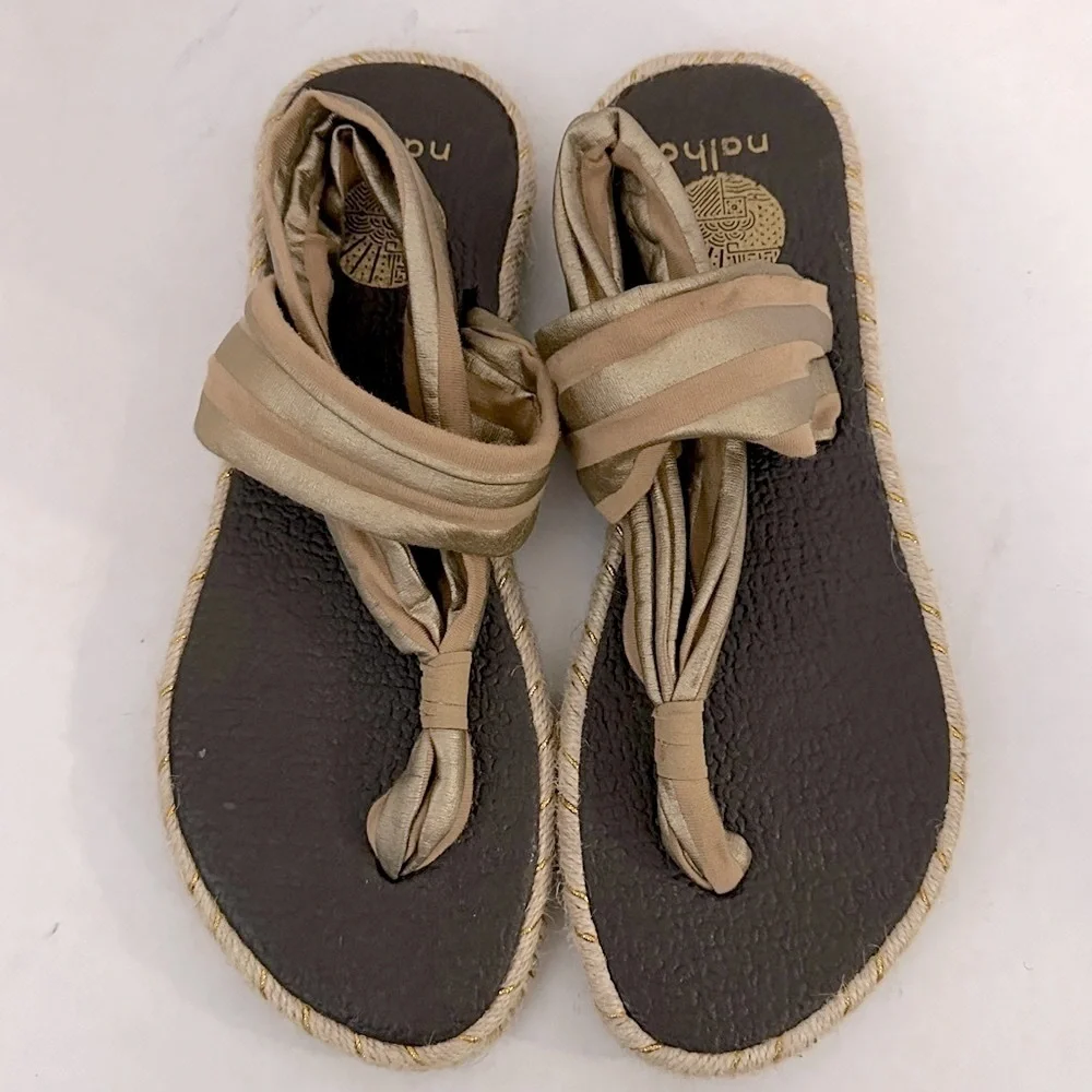Nalho Women's GANIKA SANDAL METALLIC W SAND-GOLD Flip-Flop size 40 or 10US